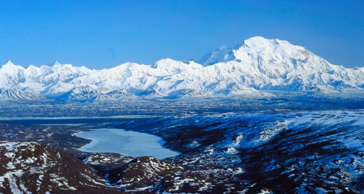 La Alaska Range incluye la montaña más mítica de North America, Denali.