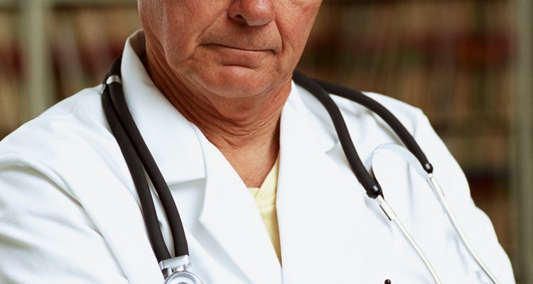 Procure imediatamente um médico em caso de sangramento associado ao barulho estomacal