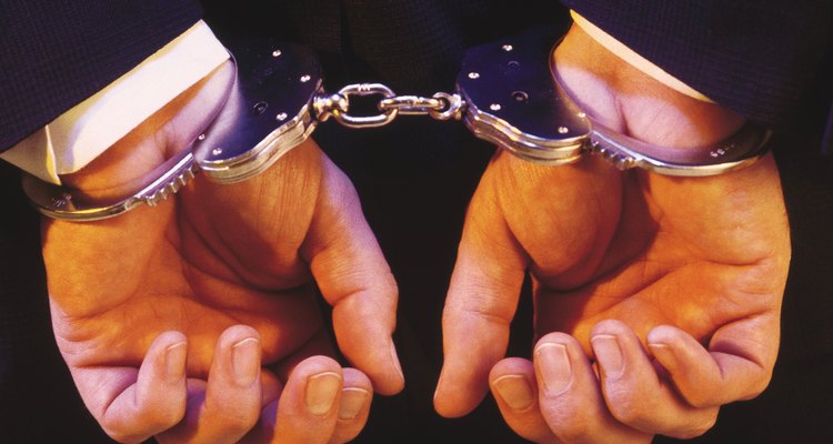Dependiendo de por qué eres arrestado, un juez podría denegar tu fianza.
