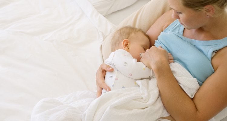 Las enfermedades o medicaciones a menudo hacen que un bebé deba dejar de tomar leche materna.