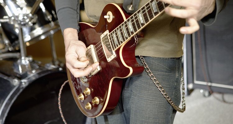 Esta Gibson Les Paul é uma guitarra de ponte fixa