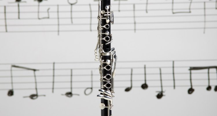 A limpeza de um clarinete é feita secando-o o máximo possível