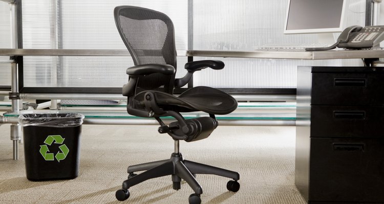 Las sillas ergonómicas son imprescindibles para una estación de trabajo segura y productiva.