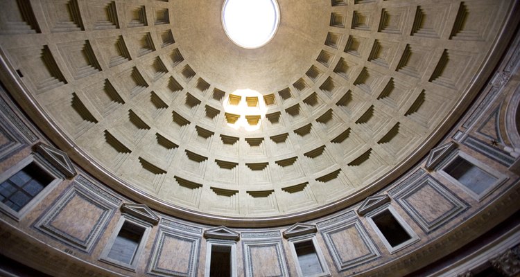 El occulus en la cúpula es la fuente principal de luz del Panteón.