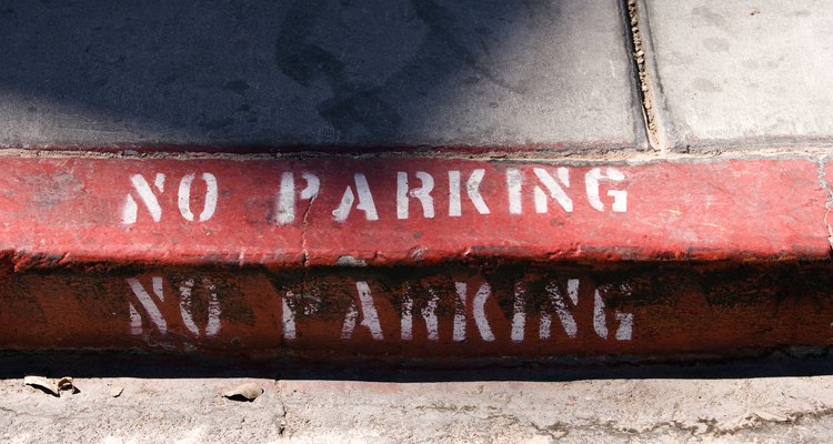Una multa de estacionamiento es una sanción formal.