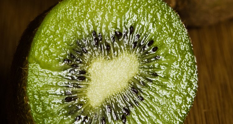 Las semillas en este kiwi parecen ser infinitas.