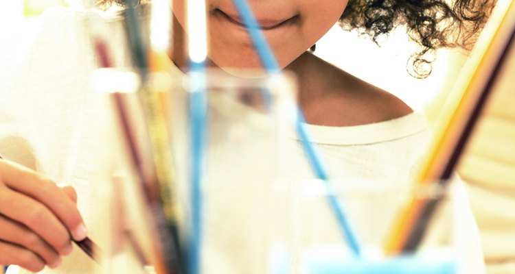 Las actividades artísticas desarrollan habilidades que ayudarán a tu hijo a tener éxito.