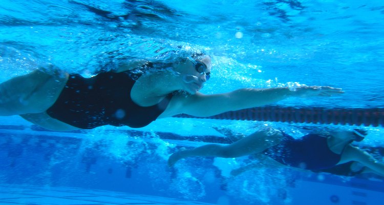 Aumente o espaço entre as raias em uma piscina rasa para uma prática mais eficaz