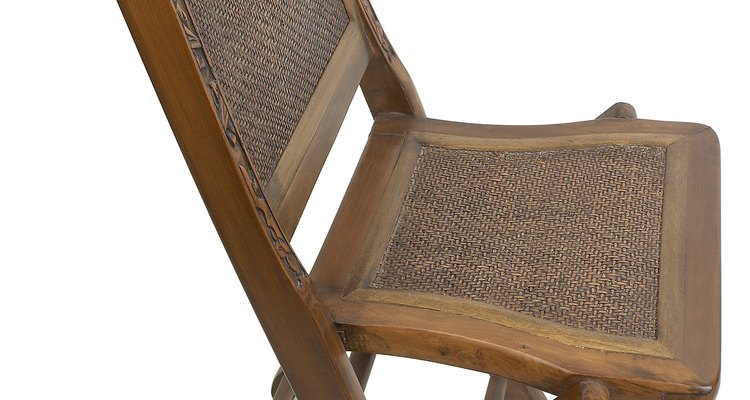 La mayoría de las sillas de rejillas están hechas de ratán o mimbre.