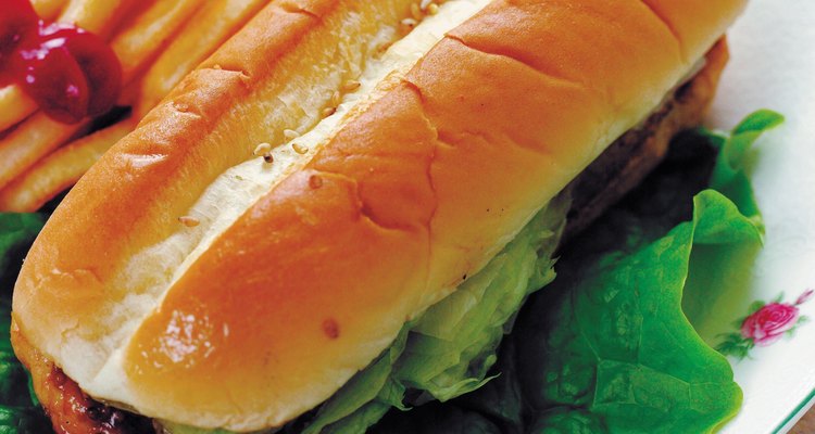 Baña esa torta en salsa y conoce las tortas ahogadas de Guadalajara.
