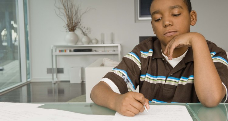 Alaba a tu hijo por su arduo trabajo y logros.