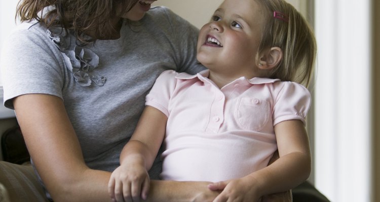 A la edad preescolar, los niños han comenzado a iniciar conversaciones.
