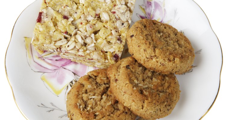Una barra de proteínas sin azúcar puede proveer más energía que las galletas.