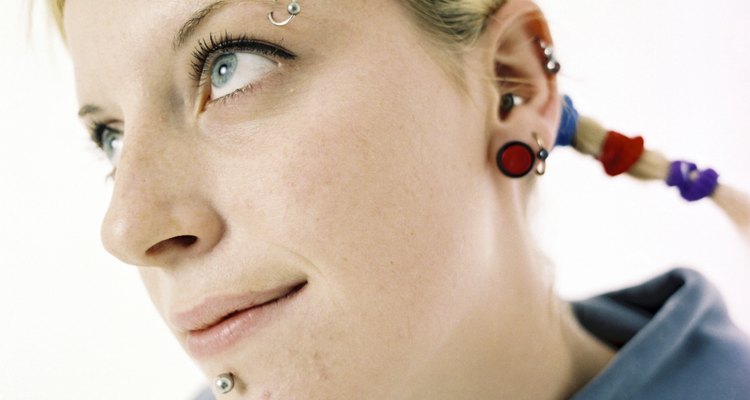 Os piercings podem ser colocados em diferentes partes do corpo