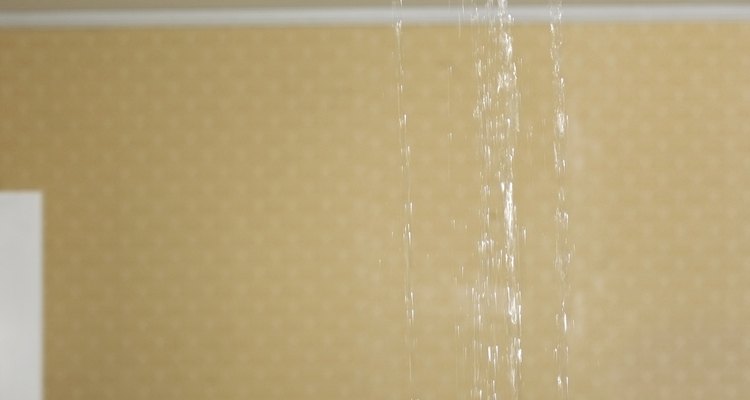 Las filtraciones de agua pueden provocar humedad en tu casa.