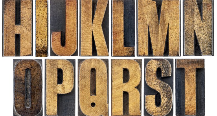 Assemble your house name with wooden letters.
