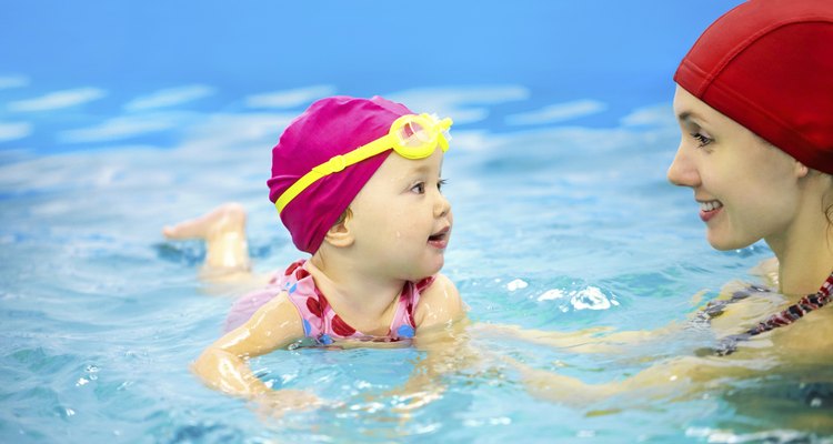 Nadar es un gran ejercicio para cualquier niño.