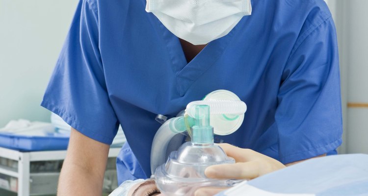 Los asistentes anestesistas ganan altos salarios y trabajan en diferentes ámbitos.