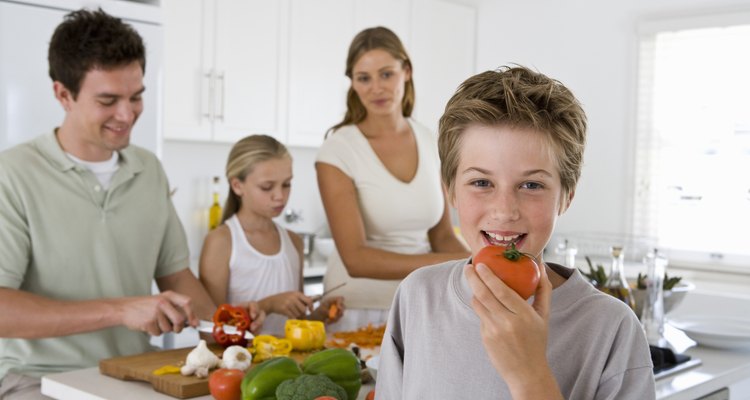Las conversaciones iniciales sobre la digestión ayudará a los niños a desarrollar buenos hábitos alimenticios.