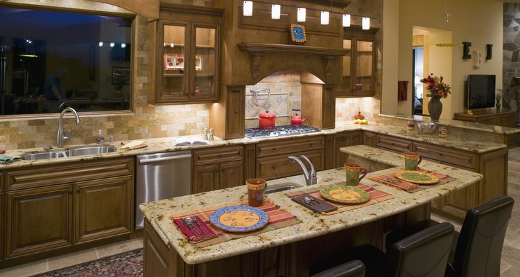 Asegúrate de que los enchufes de la mesada de tu cocina estén a la altura correcta, para seguridad y facilidad de uso.