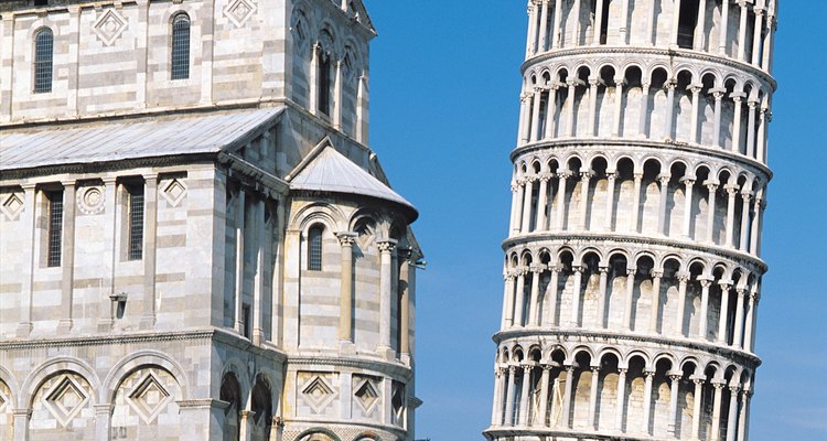La Torre Inclinada de Pisa es un ejemplo de un asentamiento problemático.