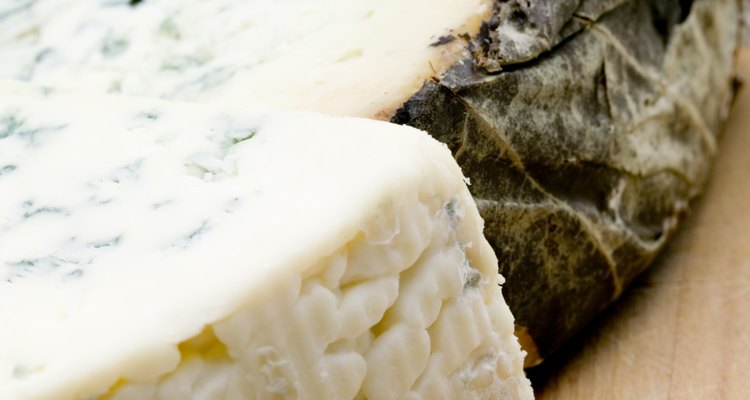 Laticínios, como o queijo, contêm pouco ou nenhum ferro