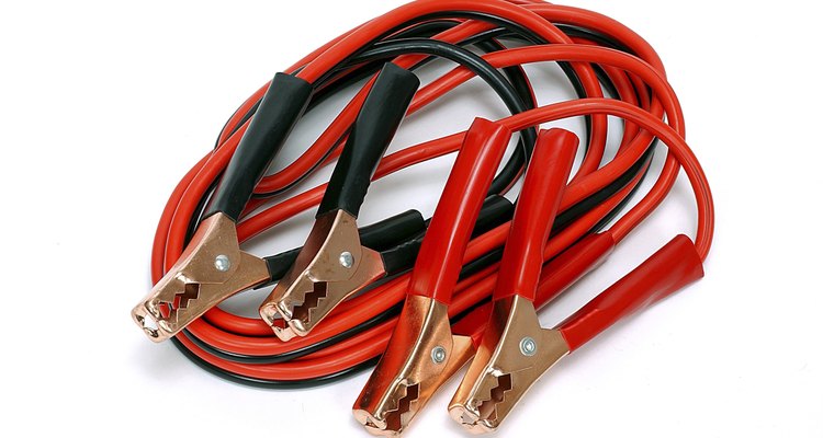 Os cabos de bateria podem ser utilizados para ligar um automóvel com a bateria descarregada
