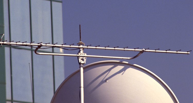 O serviço da Internet HughesNet é fornecido através de uma antena e conexão via satélite