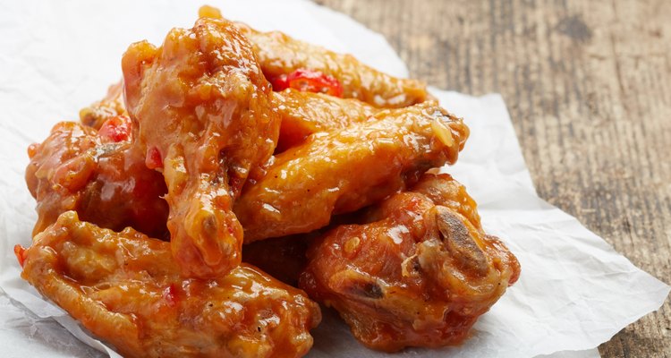 fried chicken wings with sweet chili sauce