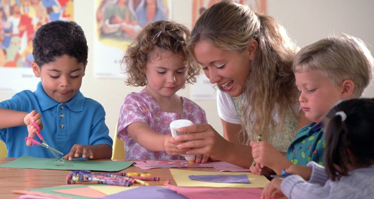 Las preguntas en la Escuela Dominical ayudan a enseñar a los niños sobre Dios.