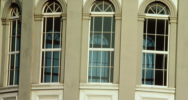 Las ventanas salientes tienen una curva más refinada que las saledizas.