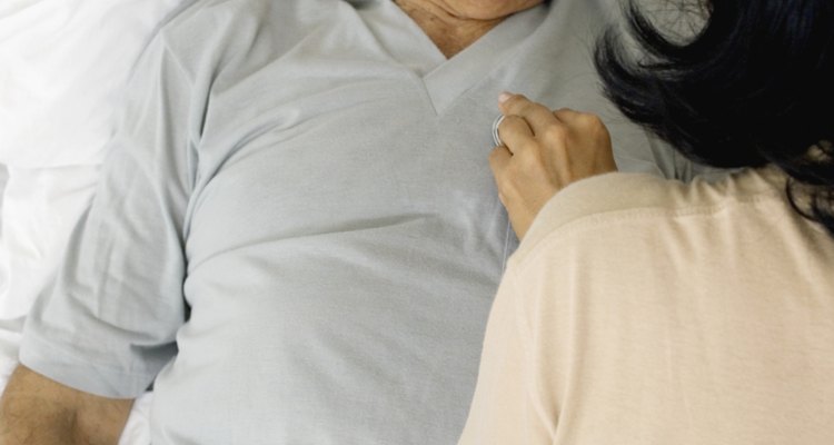 Os sintomas mais comuns são náusea, vômitos e a diarreia