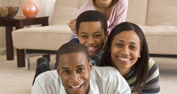El entorno familiar juega un papel crucial en el desarrollo de los rasgos de la personalidad.