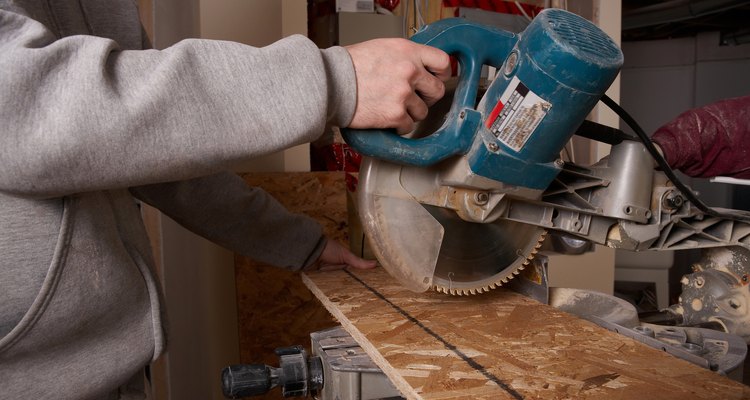 Cutting acute angles on a mitre saw requires a personalised jig.