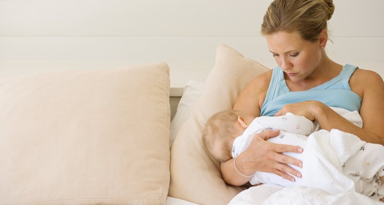 La lactancia materna ayuda a establecer un vínculo entre una madre y su bebé.