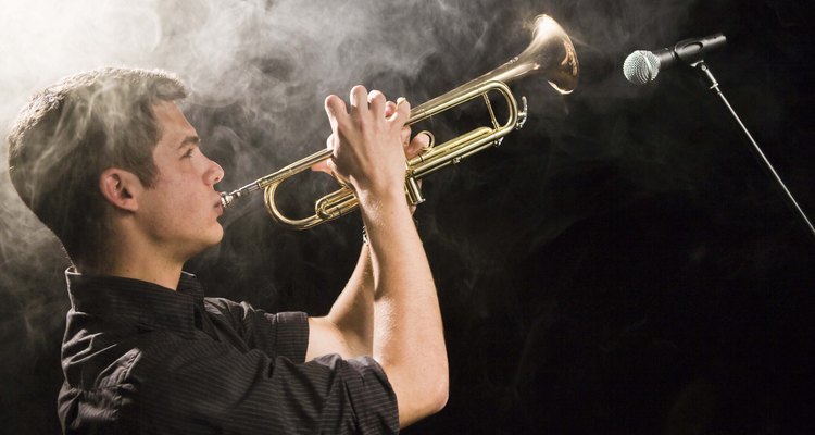 O som profundo e ressonante do latão permite criar instrumentos como a trombeta