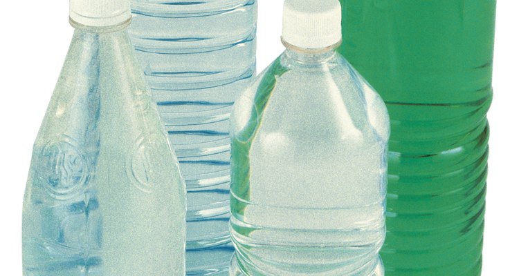 Derreta garrafas de plástico para criar itens personalizados com moldes