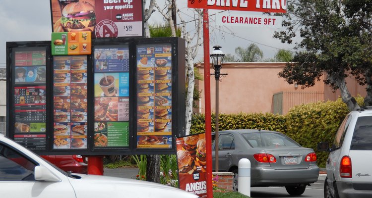 Menu drive-thru em um restaurante McDonald's
