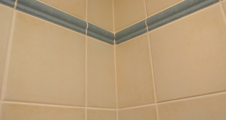 Algunos azulejos son porosos y no muy adecuados para aplicaciones de cuarto de baño y ducha.