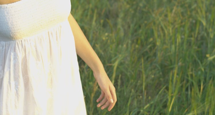 Un vestidito blanco te ayudará a ganarle al calor durante el verano.