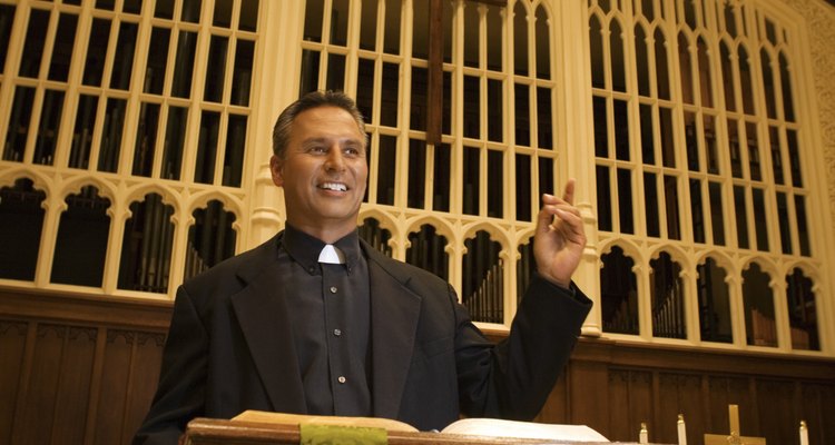 O pastor pode influenciar membros a orar e agradecer ao coral