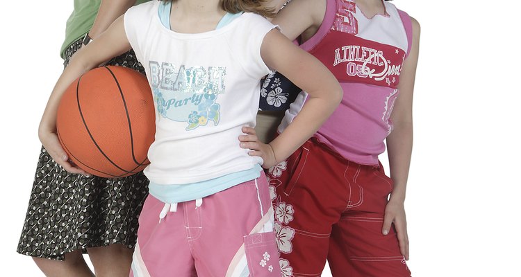 Jugar juntos le puede enseñar a los niños valiosas lecciones de vida.