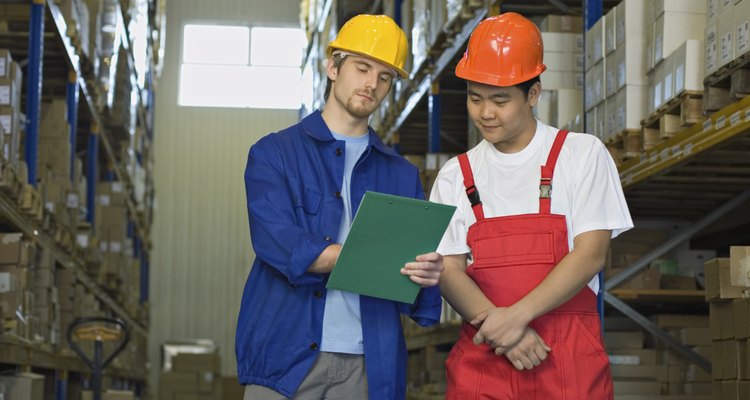 Los supervisores de almacén trabajan en una amplia variedad de industrias.