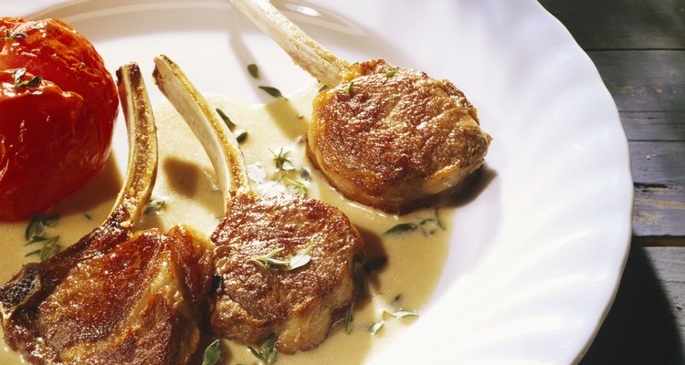 Lamb chops in thyme sauce