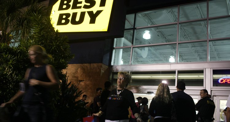 Best Buy (bestbuy.com) es una de las muchas tiendas de electrónica que vende ventiladores de caja, pero los precios son mucho más altos que en las ferreterías, tiendas de descuento o incluso que las tiendas de comestibles.