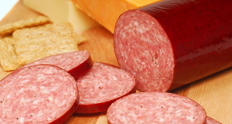 Salame fresco com cheddar e queijo suíço