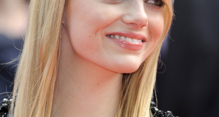 Para una imagen más dramática, no puedes hacerlo mal el maquillaje que usó la actriz Emma Stone lo hizo en la presentación de su película en Londres.
