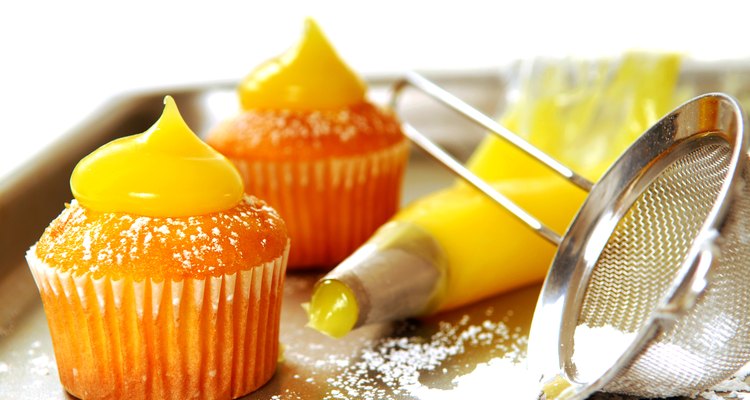 Decorating cupcakes with lemon curd