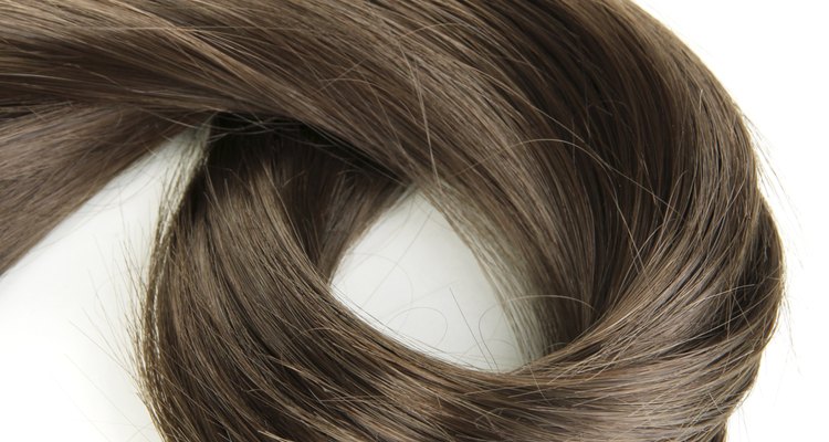 Los reflejos requieren menos retoques de raíces que el tinte en todo el cabello.