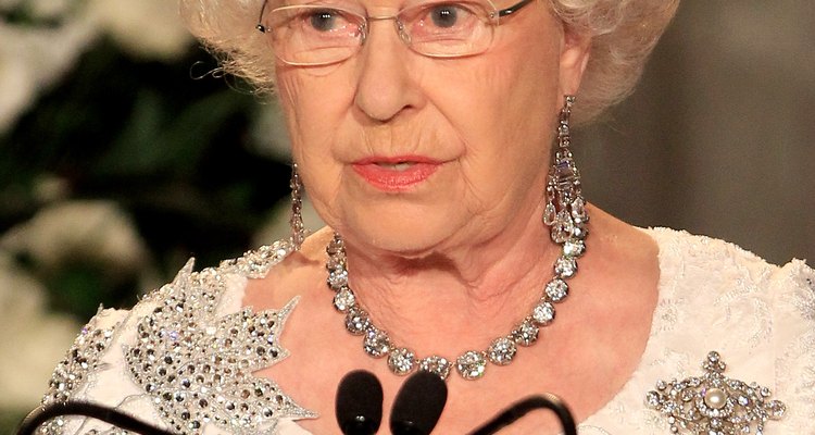 Reciclado: la Reina Isabel lleva un vestido transformado para una visita a Canadá en 2010.